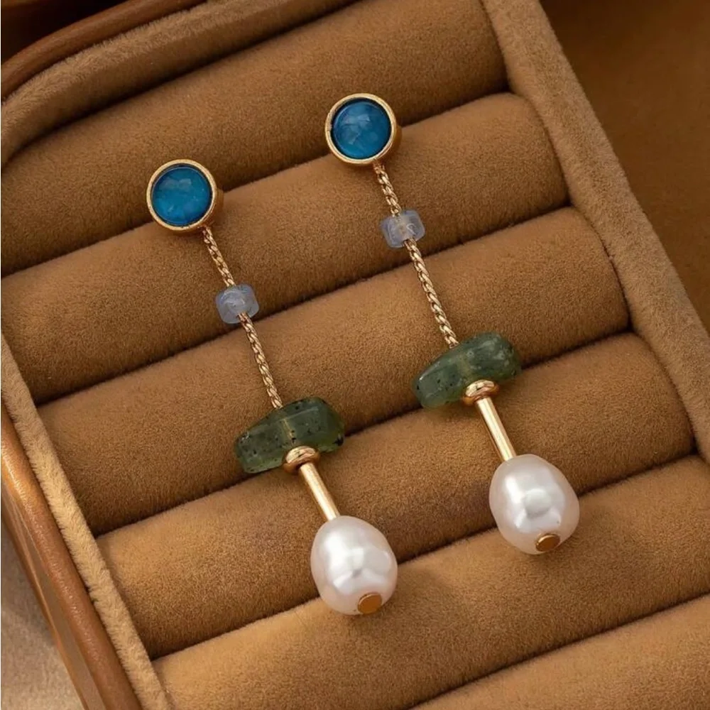 - NWT Dangle gold with blue, green and faux pearl beads post back Earrings - Picture 3 of 4